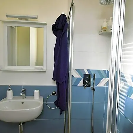 Bed & Breakfast Lambda 4*
