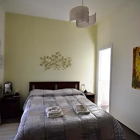 Lambda Bed & Breakfast 4*