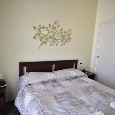 Lambda Bed and Breakfast Σαλέρνο